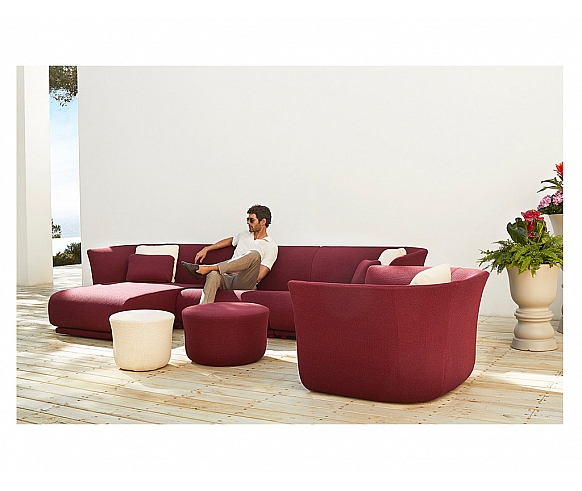 Suave lounge armchair